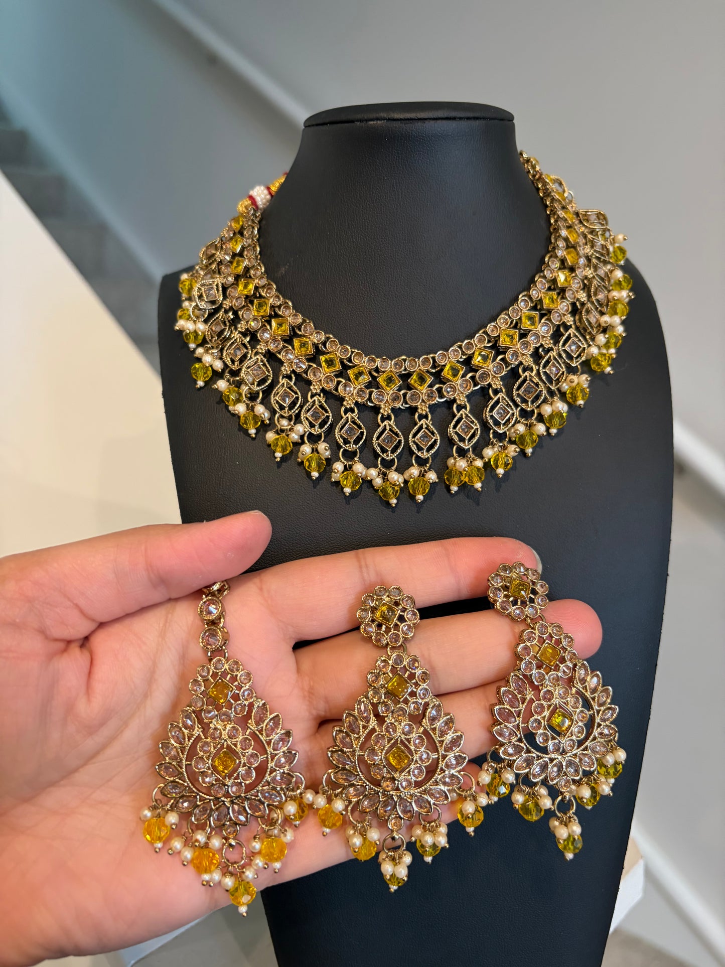 Necklace with earrings and tikka