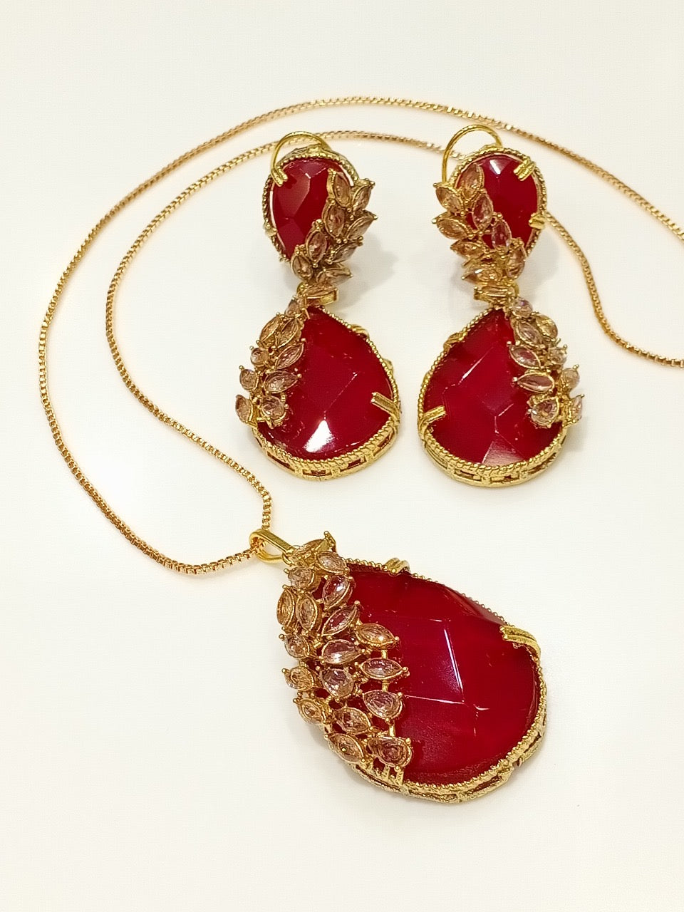 Pendant set