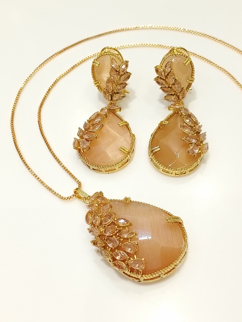 Pendant set