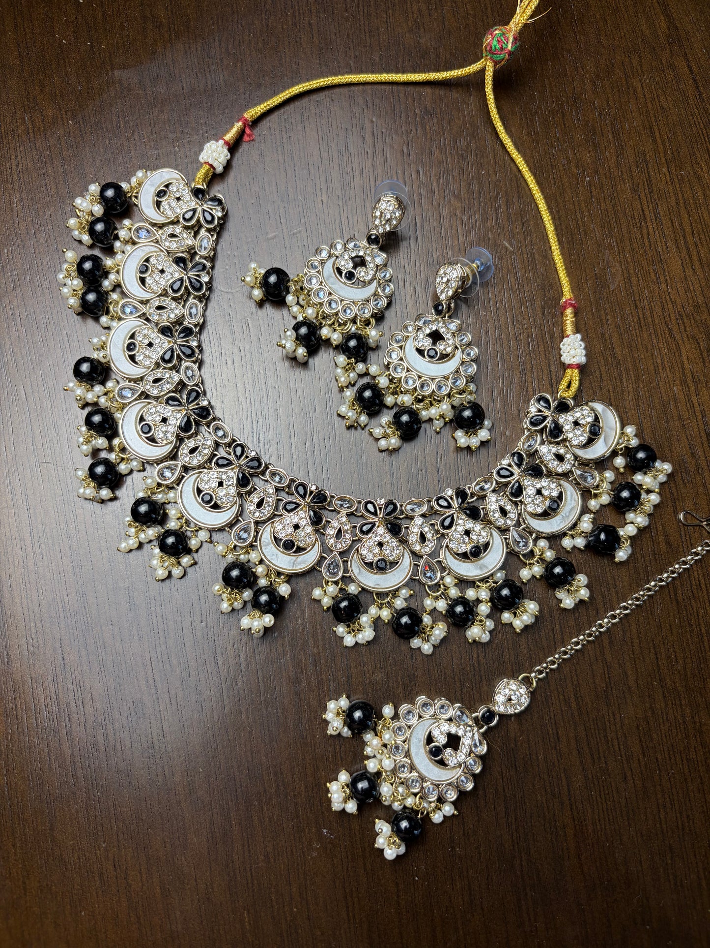 Necklace with mother pearl stone