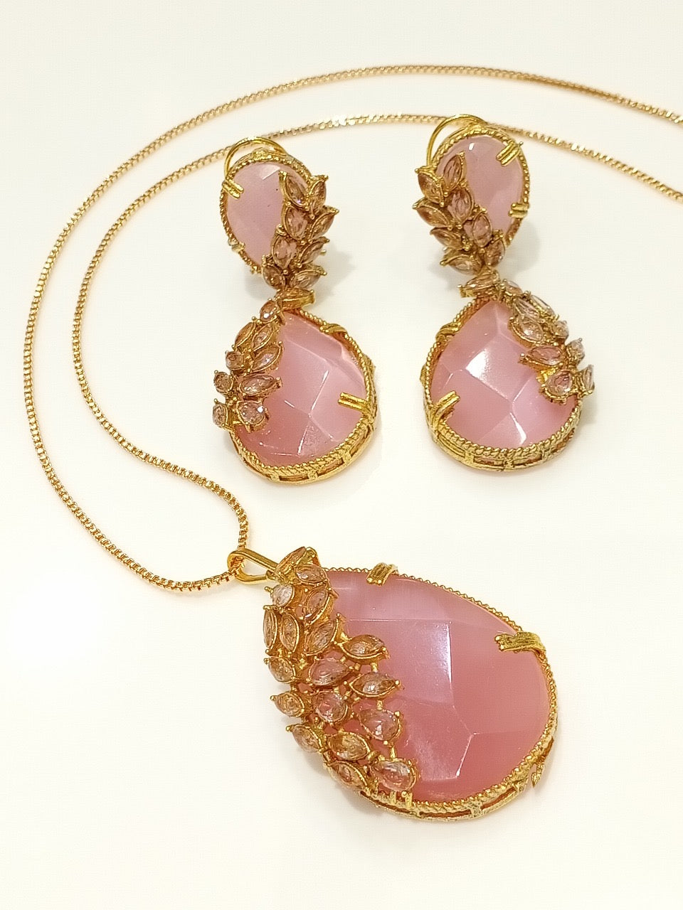 Pendant set