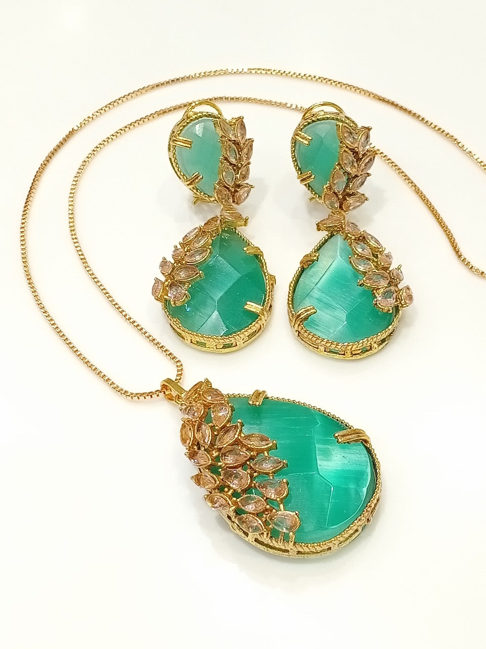 Pendant set