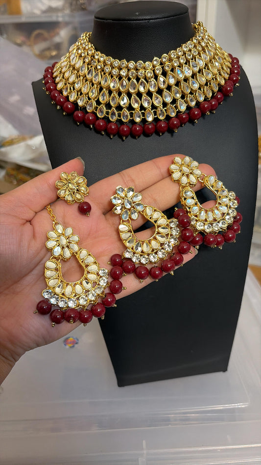 Necklace with earrings, tikka and ring