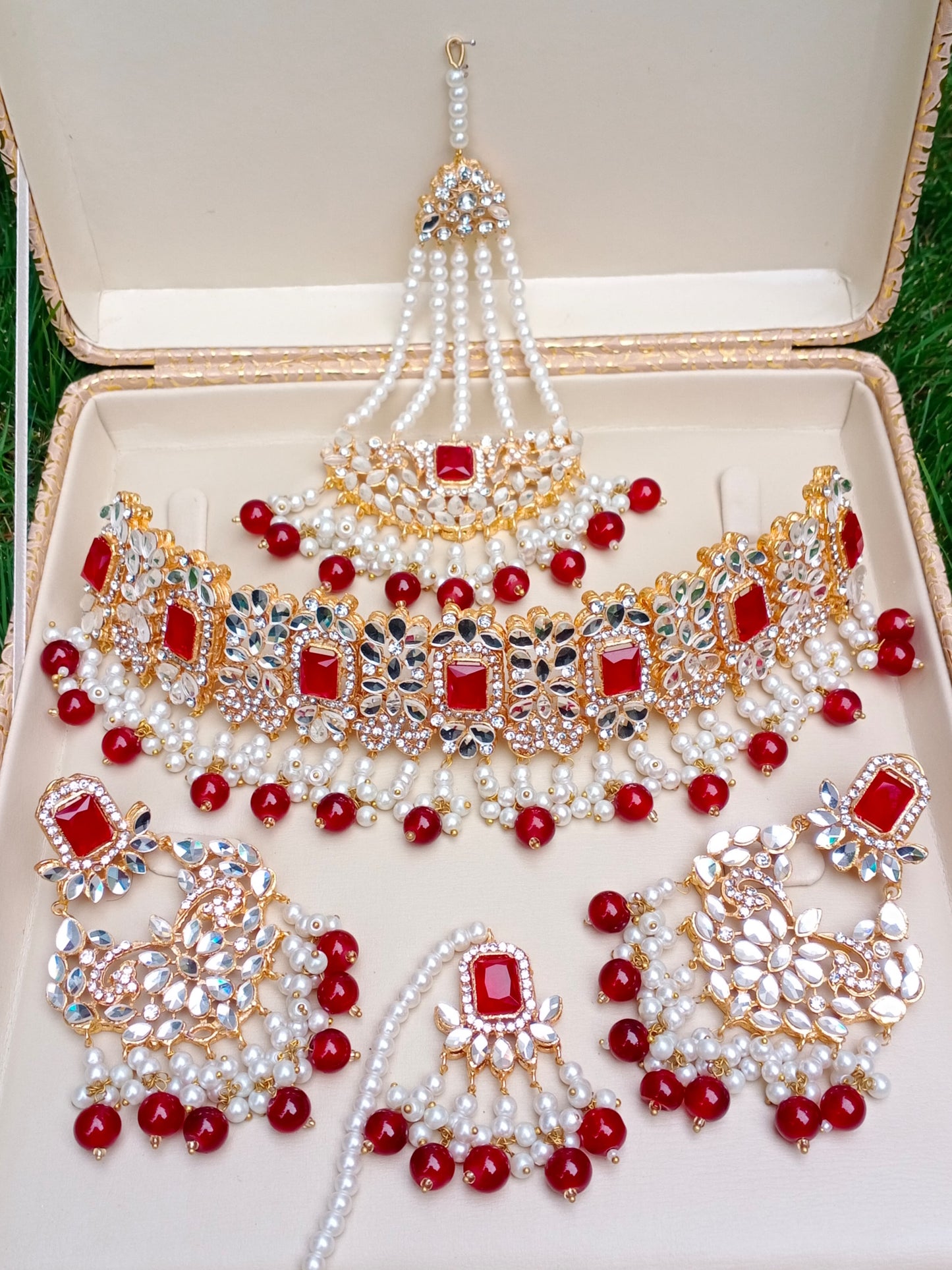 Chokar set with Earrings, tikka din side passa