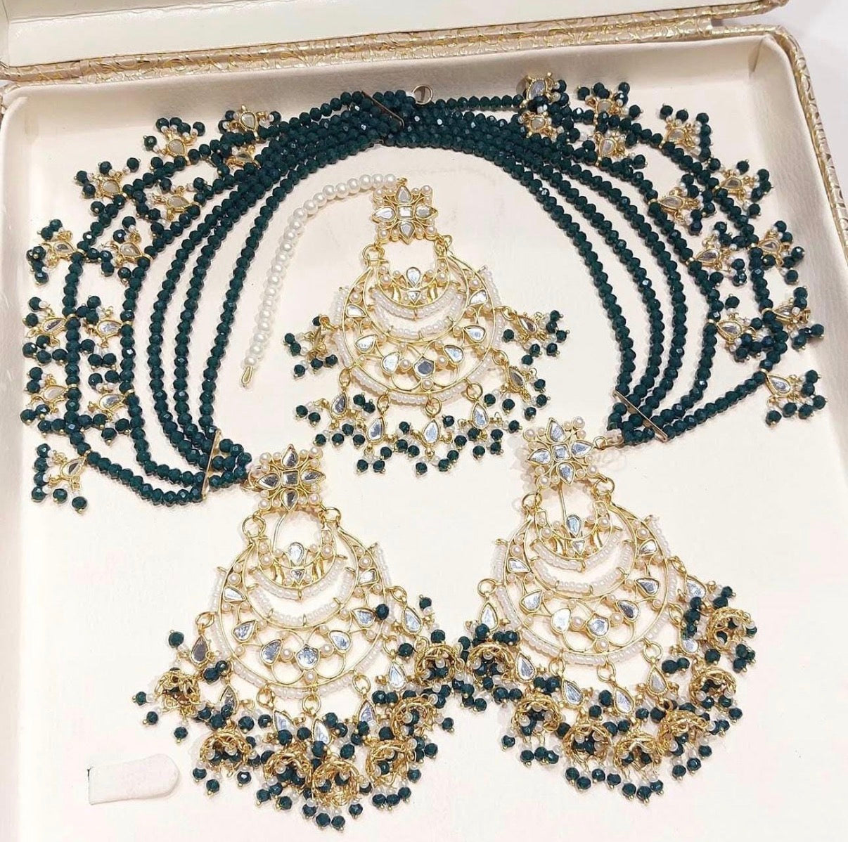 Premium Sahara Chand Bhalli with Tikka